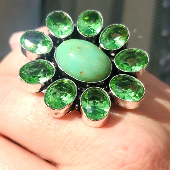 New Huge Chrysoprase and Tsavorite 925 Silver Statement Ring. - Picture 6 of 16